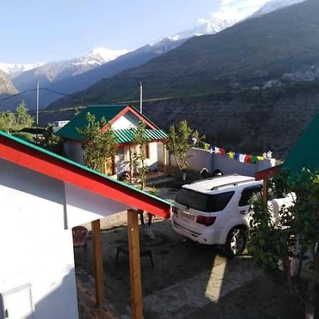 Flying Monk Huts & Restaurant Bed and Breakfast Kyelang Exterior foto