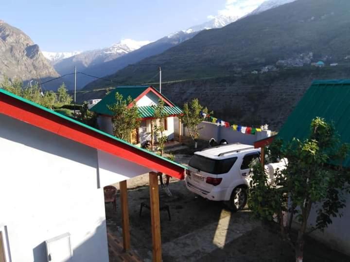 Flying Monk Huts & Restaurant Bed and Breakfast Kyelang Exterior foto