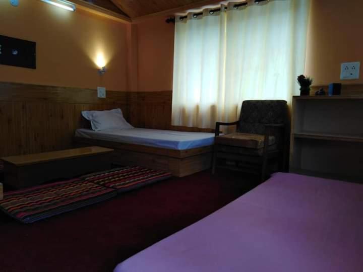 Flying Monk Huts & Restaurant Bed and Breakfast Kyelang Exterior foto