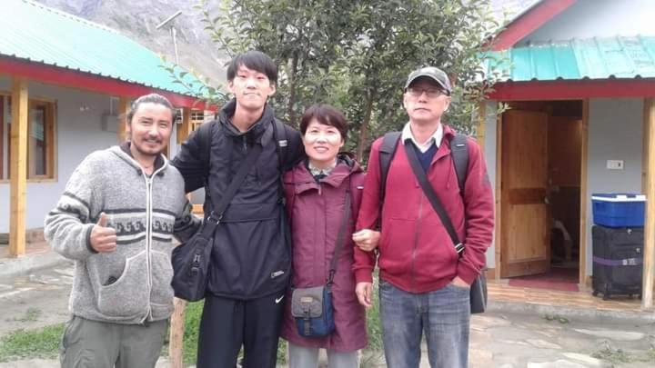 Flying Monk Huts & Restaurant Bed and Breakfast Kyelang Exterior foto